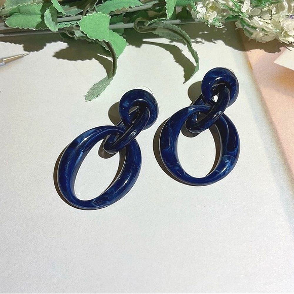 NWT blue dangle earrings - Picture 1 of 5
